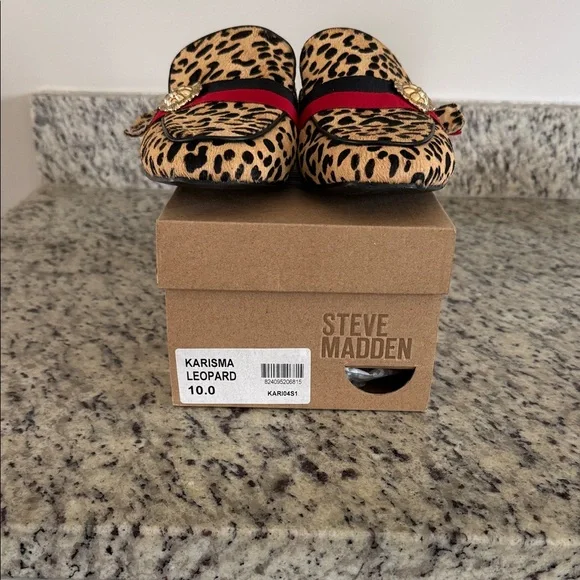 Steve Madden Leopard Print Mule with Red & Black Band and Gold Lion Accent - Picture 2 of 4